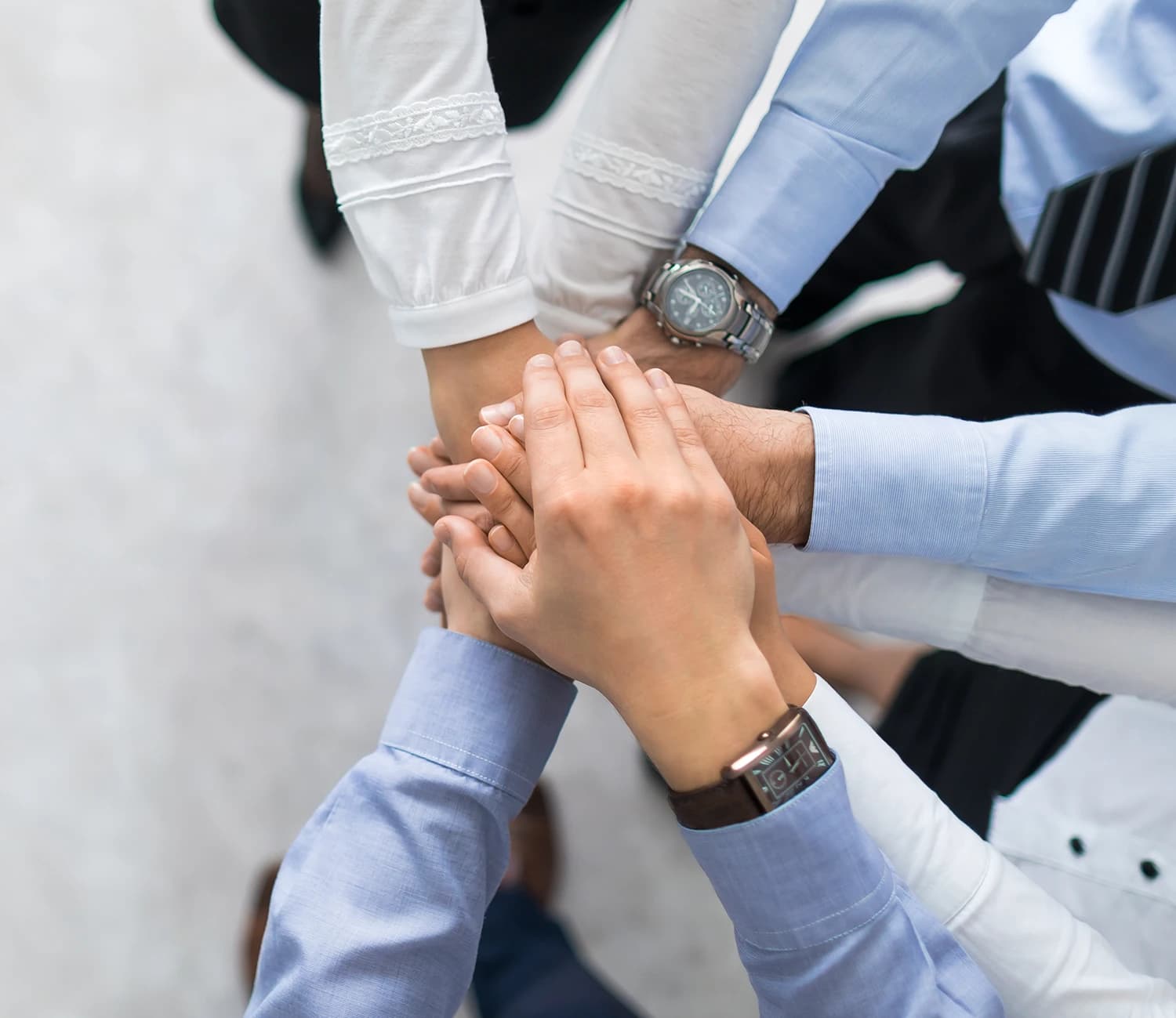 Team der Ferrum Edelstahlhärterei bei der gemeinsamen Arbeit
